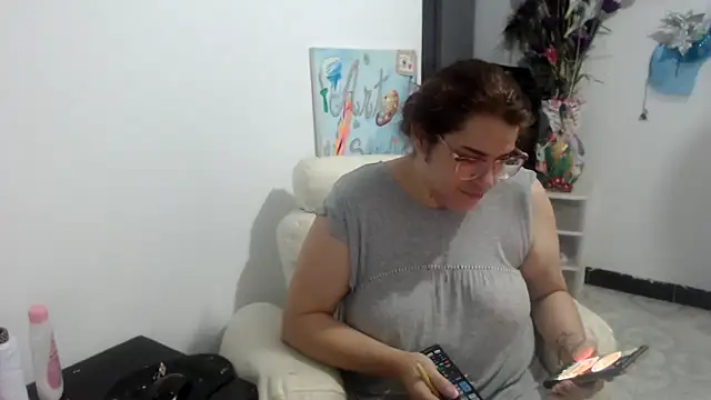 Snapshot of karlythoth@xh chatting on 11-19-25, 04:07 karlythothxh online show from 11-19-25, 04:07