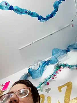 Snapshot of karlythoth@xh chatting on 12-17-25, 03:18 karlythothxh online show from 12-17-25, 03:18