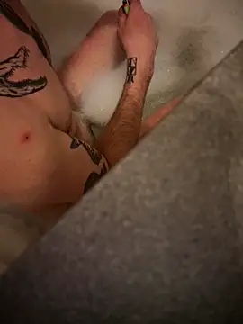 Snapshot of shehandme chatting on 02-24-26, 01:25 shehandme online show from 02-24-26, 01:25