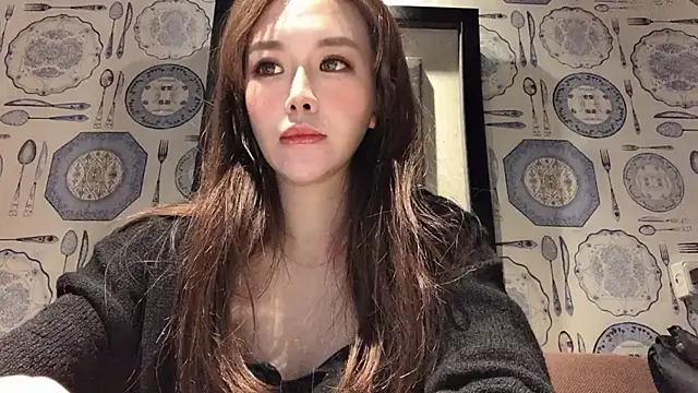 Snapshot of Tw_Zoella chatting on 12-03-24, 06:04 Tw Zoella online show from 12-03-24, 06:04