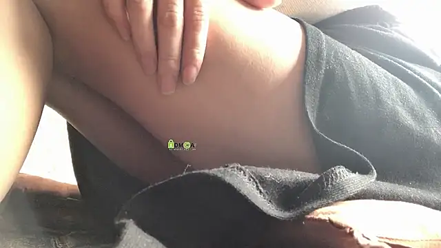 Snapshot of Tw_Zoella chatting on 12-24-24, 06:11 Tw Zoella online show from 12-24-24, 06:11