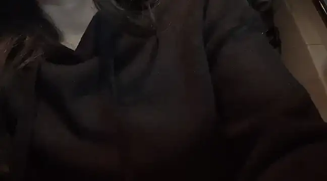 Snapshot of Tw_Zoella chatting on 02-04-25, 04:08 Tw Zoella online show from 02-04-25, 04:08