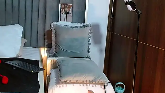 Snapshot of NatyTaylor chatting on 01-30-25, 10:19 NatyTaylor online show from 01-30-25, 10:19