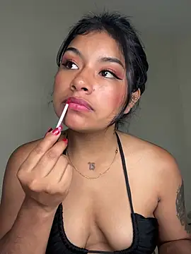 Snapshot of ChantalPetit chatting on 01-11-26, 08:36 ChantalPetit online show from 01-11-26, 08:36