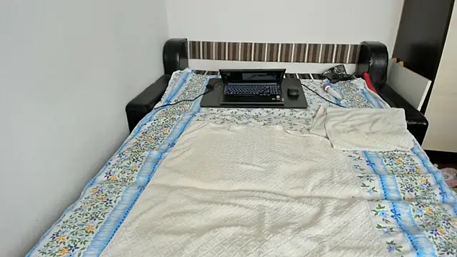 Snapshot of sweet-tinqerbell chatting on 10-04-25, 10:35 sweet-tinqerbell online show from 10-04-25, 10:35