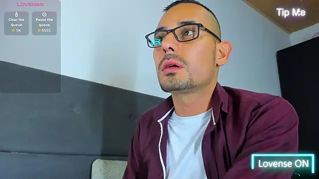 Snapshot of jhonyalzate2 chatting on 09-30-25, 03:33 jhonyalzate2 online show from 09-30-25, 03:33