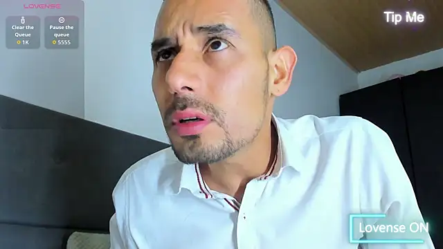 Snapshot of jhonyalzate2 chatting on 10-16-25, 02:23 jhonyalzate2 online show from 10-16-25, 02:23