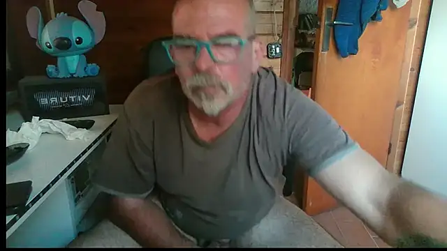 Snapshot of 0oscar_xxx chatting on 10-04-25, 04:27 0oscar xxx online show from 10-04-25, 04:27