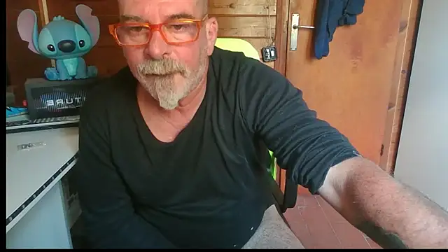 Snapshot of 0oscar_xxx chatting on 10-26-25, 01:28 0oscar xxx online show from 10-26-25, 01:28