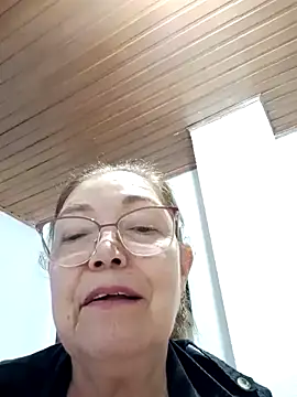 Snapshot of Vicky_Rosse chatting on 03-05-25, 08:42 Vicky Rosse online show from 03-05-25, 08:42