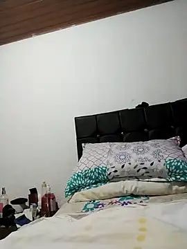 Snapshot of Vicky_Rosse chatting on 10-09-25, 08:07 Vicky Rosse online show from 10-09-25, 08:07