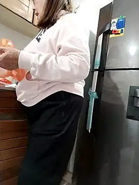 Snapshot of Vicky_Rosse chatting on 02-21-26, 08:21 Vicky Rosse online show from 02-21-26, 08:21