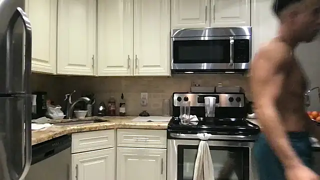 BigGuyMuscle online show from 11-20-25, 09:14