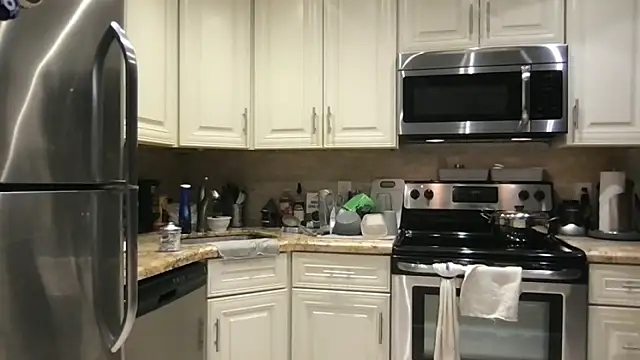 BigGuyMuscle online show from 11-23-25, 06:46