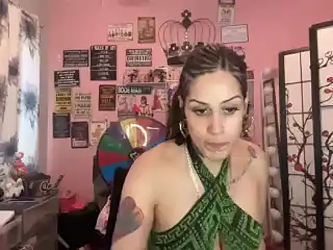 Snapshot of latinacubana chatting on 01-12-25, 08:36 latinacubana online show from 01-12-25, 08:36