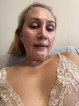 Snapshot of YourBlondee chatting on 12-10-24, 05:39 YourBlondee online show from 12-10-24, 05:39