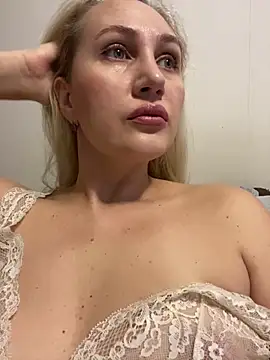 Snapshot of YourBlondee chatting on 12-11-24, 02:30 YourBlondee online show from 12-11-24, 02:30