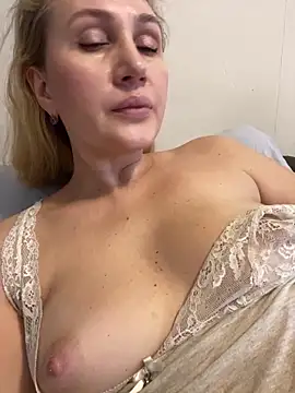 Snapshot of YourBlondee chatting on 12-12-24, 05:20 YourBlondee online show from 12-12-24, 05:20