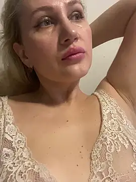 Snapshot of YourBlondee chatting on 12-16-24, 02:57 YourBlondee online show from 12-16-24, 02:57