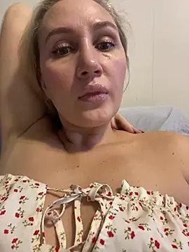 Snapshot of YourBlondee chatting on 12-17-24, 03:06 YourBlondee online show from 12-17-24, 03:06