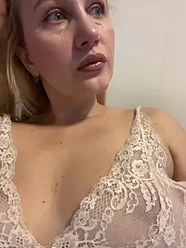 Snapshot of YourBlondee chatting on 12-24-24, 02:54 YourBlondee online show from 12-24-24, 02:54