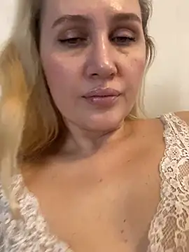 Snapshot of YourBlondee chatting on 12-27-24, 06:03 YourBlondee online show from 12-27-24, 06:03