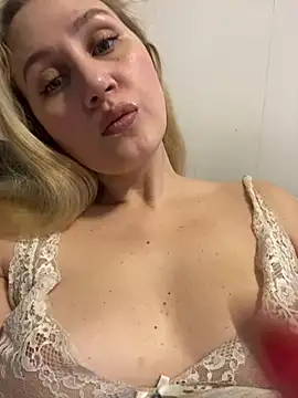 Snapshot of YourBlondee chatting on 01-15-25, 03:11 YourBlondee online show from 01-15-25, 03:11