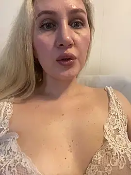 Snapshot of YourBlondee chatting on 01-22-25, 04:23 YourBlondee online show from 01-22-25, 04:23