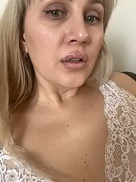 Snapshot of YourBlondee chatting on 03-12-25, 07:13 YourBlondee online show from 03-12-25, 07:13