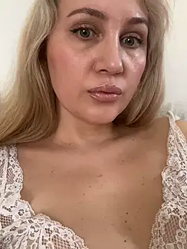 Snapshot of YourBlondee chatting on 03-20-25, 03:02 YourBlondee online show from 03-20-25, 03:02