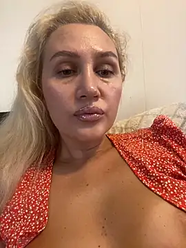 Snapshot of YourBlondee chatting on 09-22-25, 02:35 YourBlondee online show from 09-22-25, 02:35