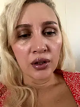 Snapshot of YourBlondee chatting on 09-25-25, 02:26 YourBlondee online show from 09-25-25, 02:26