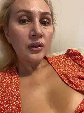 Snapshot of YourBlondee chatting on 10-03-25, 03:03 YourBlondee online show from 10-03-25, 03:03