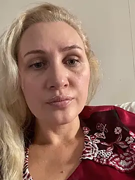 Snapshot of YourBlondee chatting on 10-30-25, 08:38 YourBlondee online show from 10-30-25, 08:38