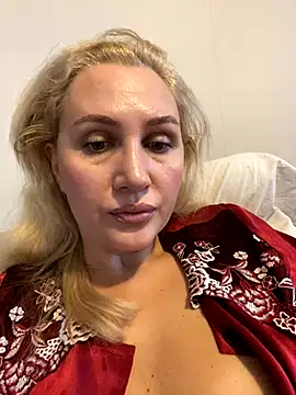 Snapshot of YourBlondee chatting on 10-31-25, 02:23 YourBlondee online show from 10-31-25, 02:23