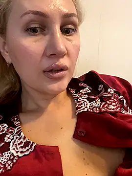 Snapshot of YourBlondee chatting on 11-05-25, 02:44 YourBlondee online show from 11-05-25, 02:44