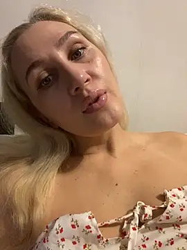 Snapshot of YourBlondee chatting on 11-26-25, 02:12 YourBlondee online show from 11-26-25, 02:12