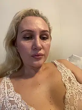 Snapshot of YourBlondee chatting on 12-03-25, 03:25 YourBlondee online show from 12-03-25, 03:25