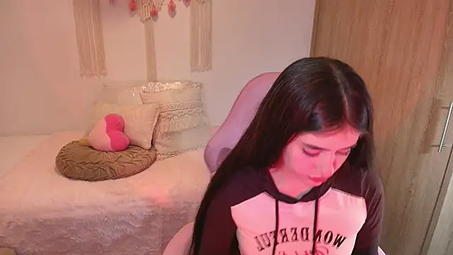 Snapshot of iriswest_ chatting on 02-16-26, 12:29 iriswest online show from 02-16-26, 12:29