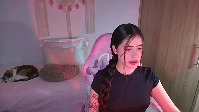 Snapshot of iriswest_ chatting on 02-19-26, 12:50 iriswest online show from 02-19-26, 12:50