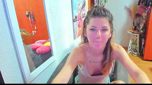 Snapshot of marie_marie03 chatting on 03-06-25, 06:30 marie marie03 online show from 03-06-25, 06:30