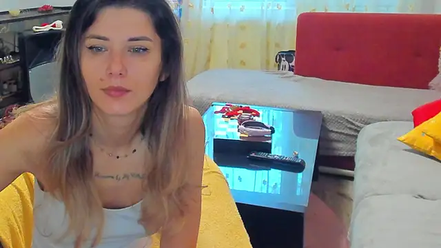 Snapshot of marie_marie03 chatting on 01-08-26, 08:27 marie marie03 online show from 01-08-26, 08:27