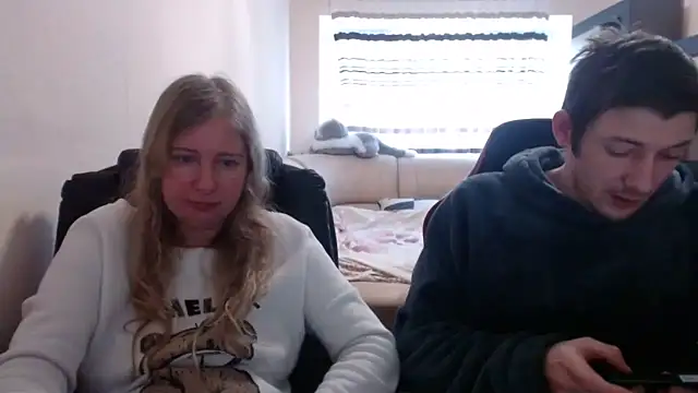 PeterAndJen online show from 03-10-25, 01:10