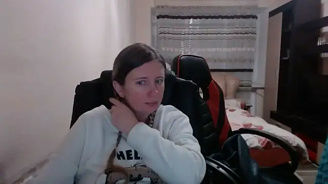 PeterAndJen online show from 03-11-25, 02:29