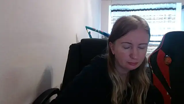 PeterAndJen online show from 09-19-25, 06:37