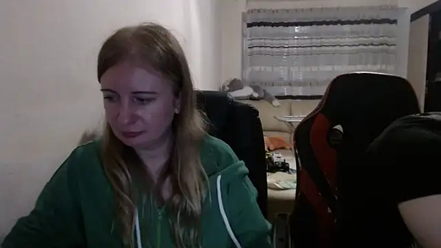 PeterAndJen online show from 10-21-25, 07:03