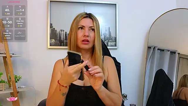 bella  adams online show from 11-26-25, 09:54