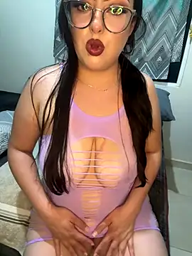 Snapshot of MileyGia chatting on 10-04-25, 02:42 MileyGia online show from 10-04-25, 02:42