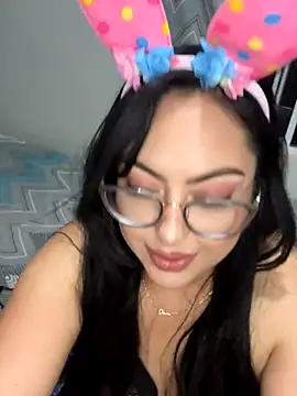 Snapshot of MileyGia chatting on 10-29-25, 12:57 MileyGia online show from 10-29-25, 12:57