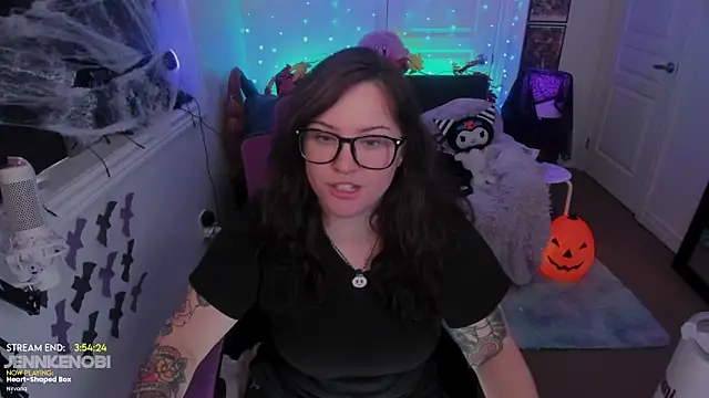 JennKenobi online show from 10-28-25, 02:42